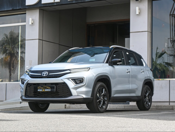 Toyota  Urban Cruiser  2025  Automatic  9,000 Km  4 Cylinder  Front Wheel Drive (FWD)  SUV  Silver  With Warranty