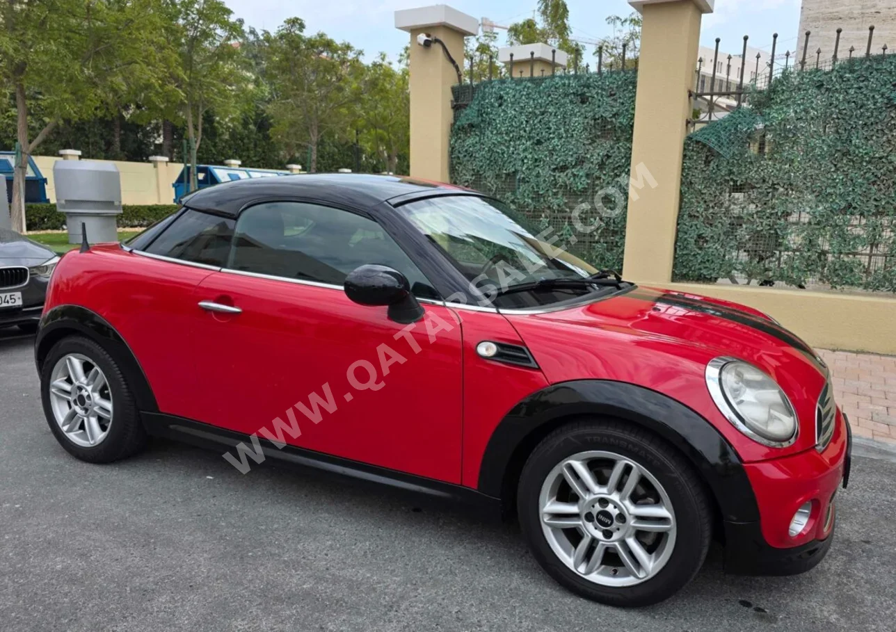 Mini Cooper 2013 Automatic 110,000 Km 4 Cylinder Front Wheel Drive (FWD) Coupe / Sport Red