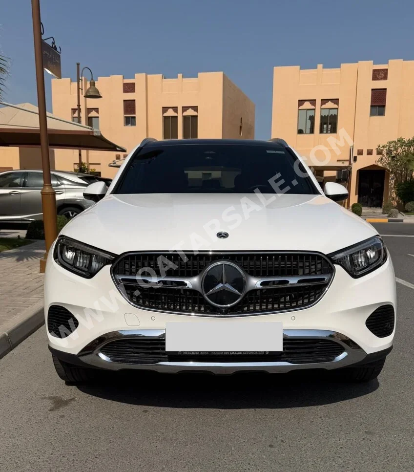 Mercedes-Benz  GLC  200  2023  Automatic  22,600 Km  4 Cylinder  Four Wheel Drive (4WD)  SUV  White  With Warranty