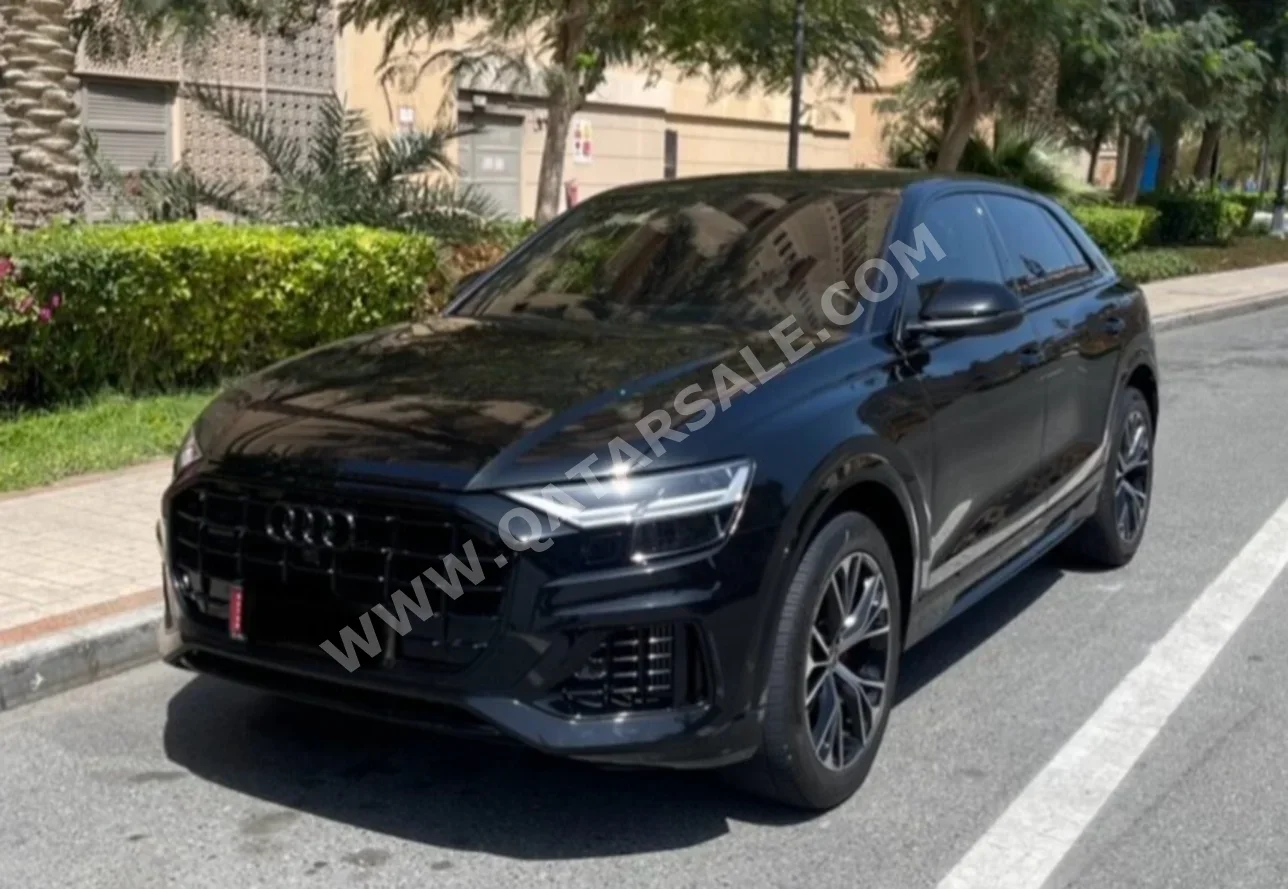 اودي كيو 8 TFSI Quattro 2022 اوتوماتيك 69,000 كم 6 سلندر دفع رباعي هاتشباك أسود تحت الضمان