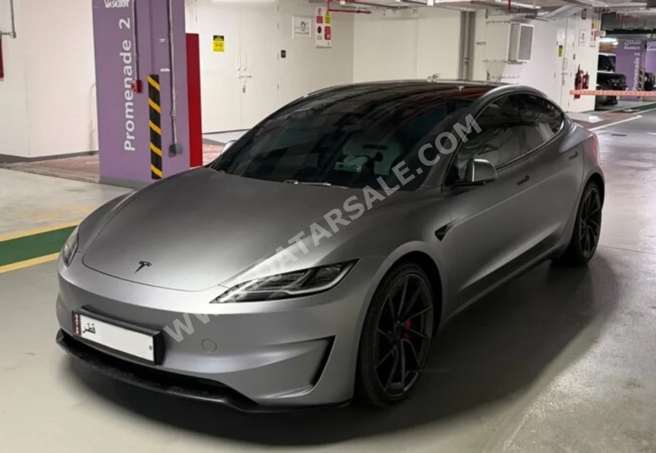 تسلا مودل 3 بيرفورمانس 2025 اوتوماتيك 30,000 كم 0 سلندر دفع كلي مستمر سيدان رمادي تحت الضمان