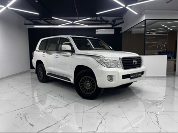 تويوتا  لاند كروزر  جي اكس  2015  اوتوماتيك  533,000 كم  6 سلندر  دفع رباعي  اس يو في  أبيض