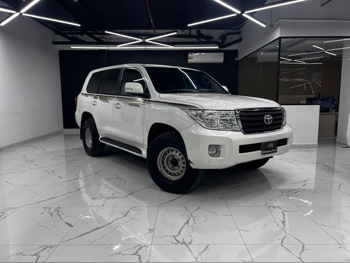 تويوتا  لاند كروزر  جي اكس  2015  اوتوماتيك  315,000 كم  6 سلندر  دفع رباعي  اس يو في  أبيض