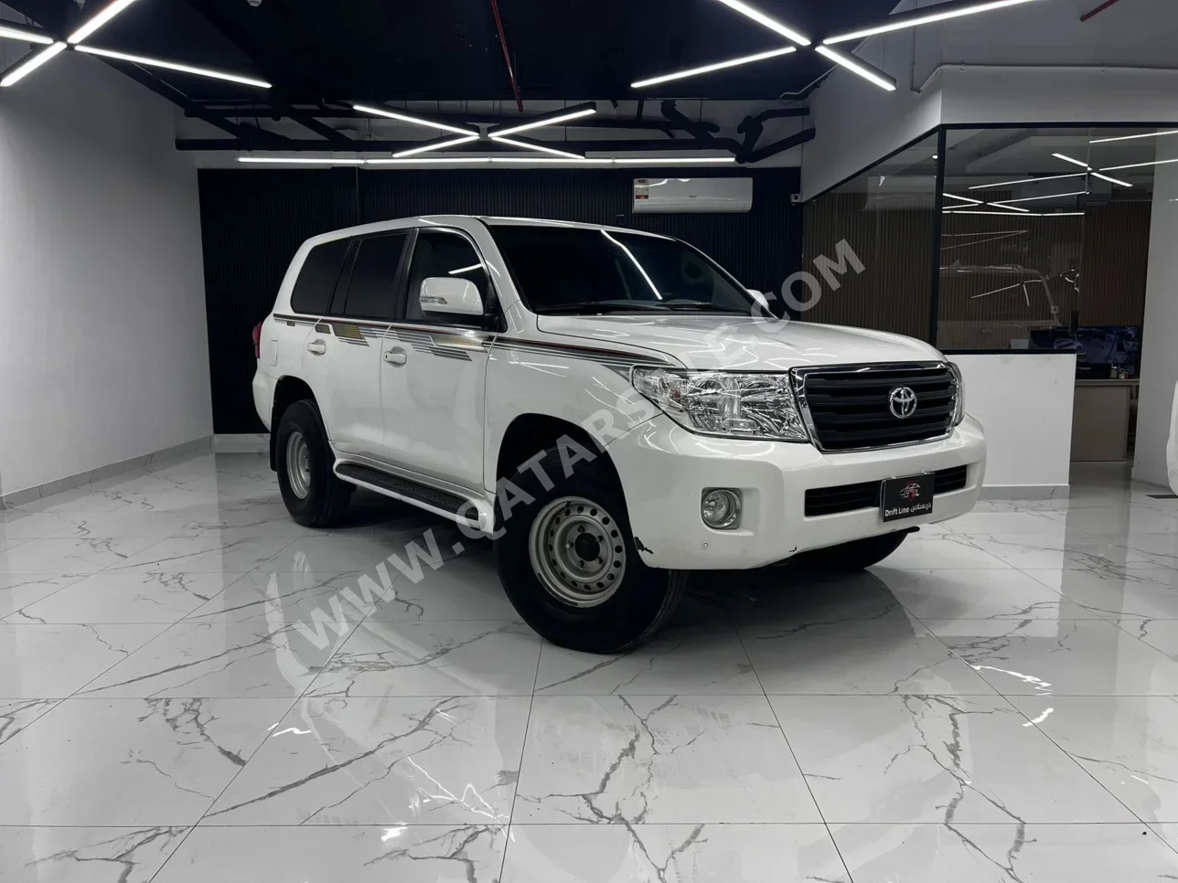 تويوتا لاند كروزر جي اكس 2015 اوتوماتيك 315,000 كم 6 سلندر دفع رباعي اس يو في أبيض