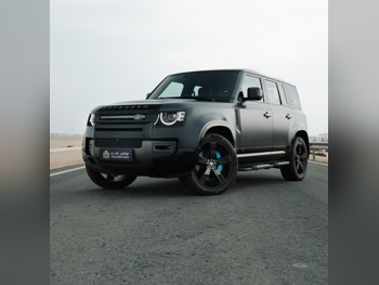 Land Rover  Defender  110 Carpathian Edition  2023  Automatic  43,000 Km  8 Cylinder  Four Wheel Drive (4WD)  SUV  Black  With Warranty