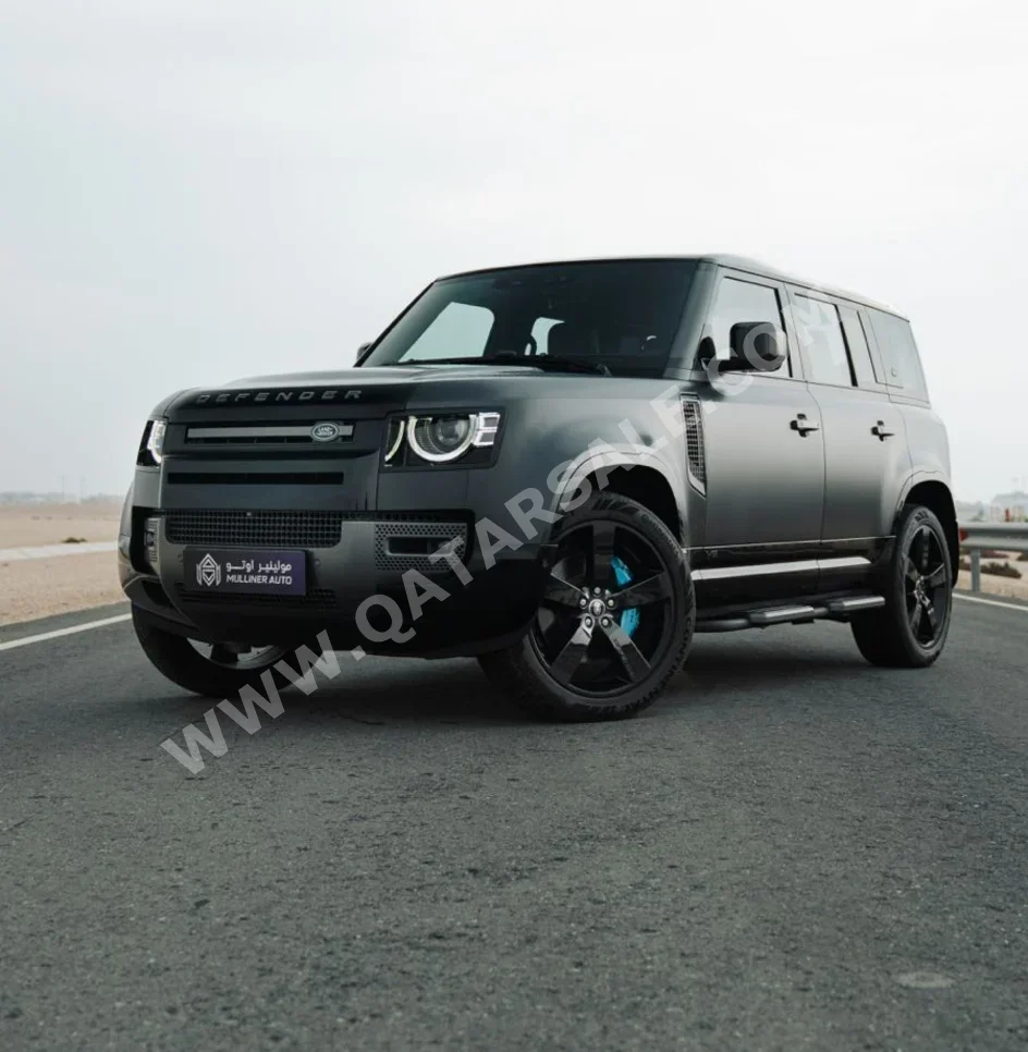 لاند روفر ديفيندر 110 كارباثين ادشن 2023 اوتوماتيك 43,000 كم 8 سلندر دفع رباعي اس يو في أسود تحت الضمان