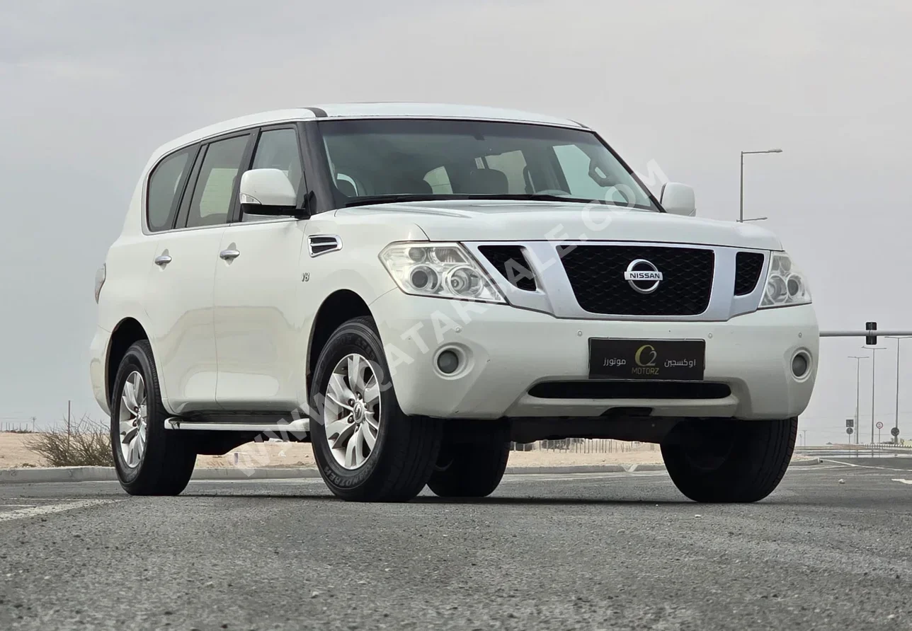 نيسان باترول اس اي 2013 اوتوماتيك 295,000 كم 8 سلندر دفع رباعي اس يو في أبيض