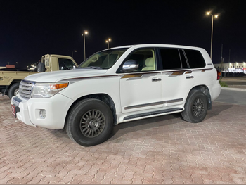Toyota  Land Cruiser  GXR  2012  Automatic  394,000 Km  8 Cylinder  Four Wheel Drive (4WD)  SUV  White