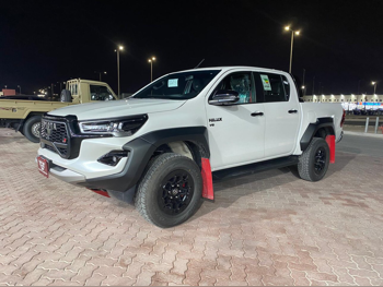 Toyota  Hilux  GR Sport  2025  Automatic  0 Km  6 Cylinder  Four Wheel Drive (4WD)  Pick Up  White  With Warranty