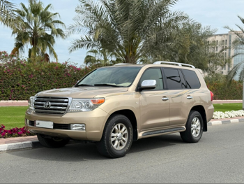 Toyota  Land Cruiser  GXR  2011  Automatic  317,000 Km  8 Cylinder  Four Wheel Drive (4WD)  SUV  Gold