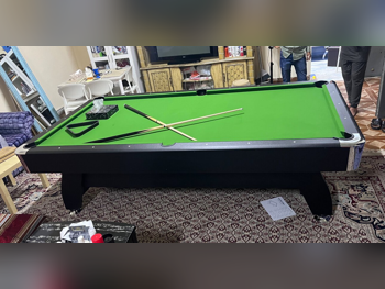 أخضر و أسود  طاولة بلياردو