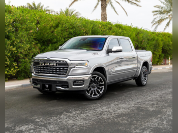 دودج  رام  لميتد  2025  اوتوماتيك  0 كم  8 سلندر  دفع رباعي  بيكب  فضي  تحت الضمان