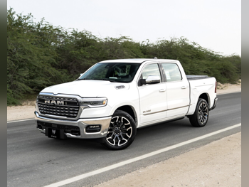 دودج  رام  لميتد  2025  اوتوماتيك  0 كم  6 سلندر  دفع رباعي  بيكب  أبيض  تحت الضمان