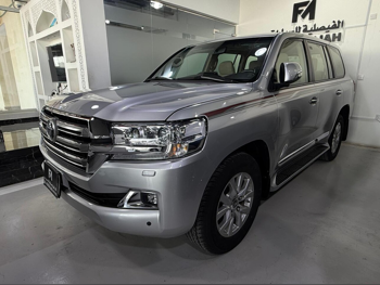 تويوتا  لاند كروزر  جي اكس ار  2018  اوتوماتيك  223,000 كم  8 سلندر  دفع رباعي  اس يو في  فضي