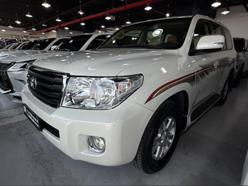 تويوتا  لاند كروزر  جي اكس  2013  اوتوماتيك  135,000 كم  6 سلندر  دفع رباعي  اس يو في  أبيض