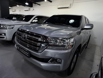 تويوتا  لاند كروزر  جي اكس ار  2018  اوتوماتيك  177,000 كم  6 سلندر  دفع رباعي  اس يو في  فضي