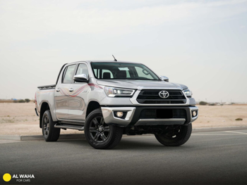 Toyota  Hilux  SR5  2021  Automatic  27,000 Km  4 Cylinder  Four Wheel Drive (4WD)  Pick Up  Silver