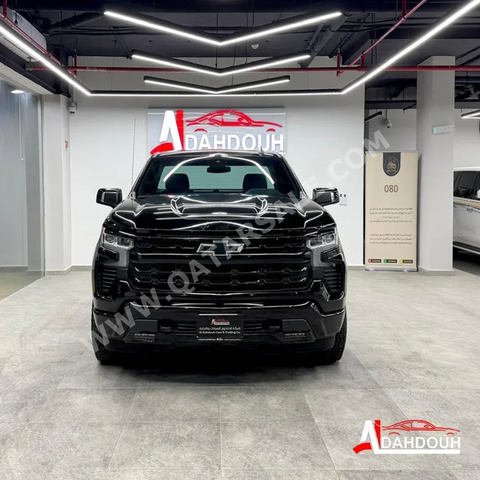شفروليه سلفرادو ار اس تي 2024 اوتوماتيك 2,300 كم 8 سلندر دفع رباعي بيكب أسود تحت الضمان