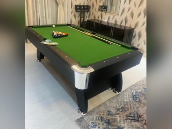أخضر  طاولة بلياردو