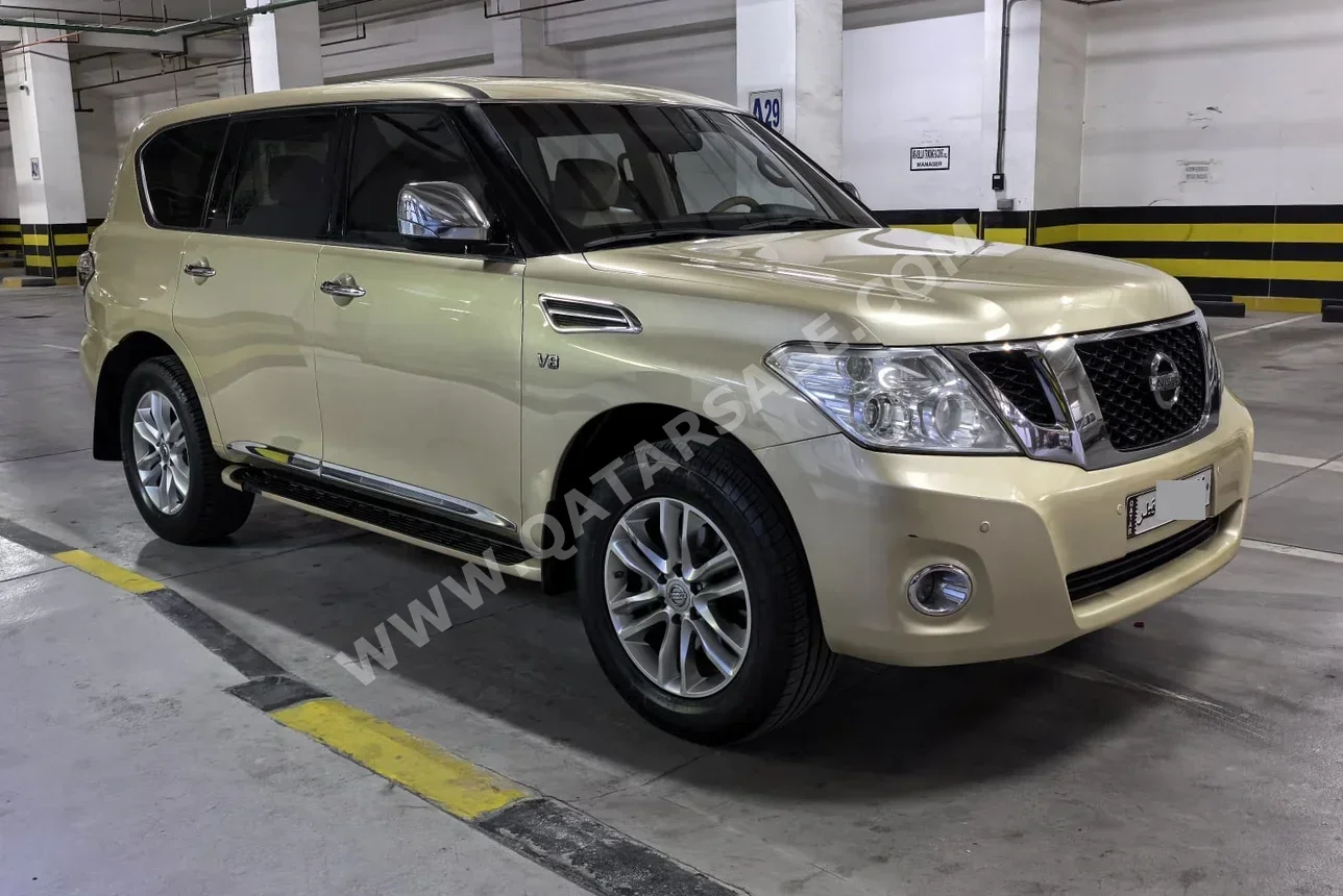 نيسان باترول ال اي 2013 اوتوماتيك 273,000 كم 8 سلندر دفع رباعي اس يو في ذهبي