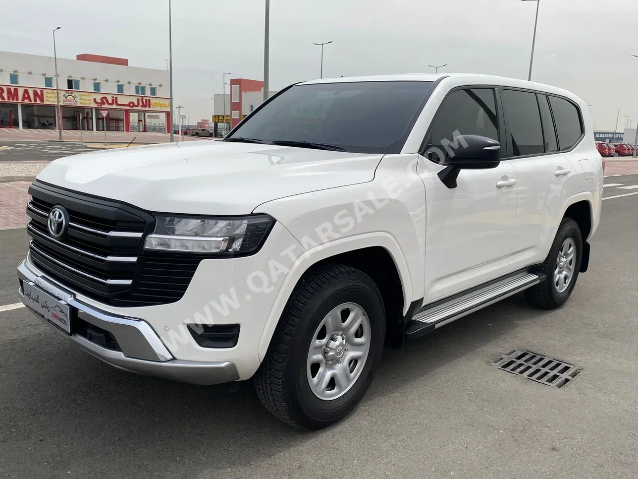 تويوتا  لاند كروزر  جي اكس  2022  اوتوماتيك  81,000 كم  6 سلندر  دفع رباعي  اس يو في  أبيض