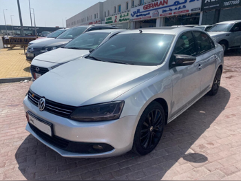 فوكس واغن  جيتا  2014  اوتوماتيك  110,000 كم  4 سلندر  سحب امامي  سيدان  فضي