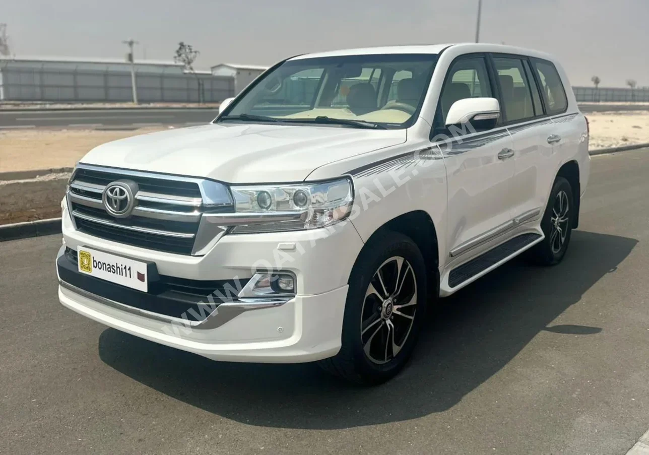 تويوتا  لاند كروزر  جي اكس ار  2019  اوتوماتيك  190,479 كم  8 سلندر  دفع رباعي  اس يو في  أبيض