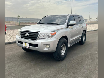 تويوتا  لاند كروزر  جي اكس  2012  اوتوماتيك  466,230 كم  6 سلندر  دفع رباعي  اس يو في  فضي