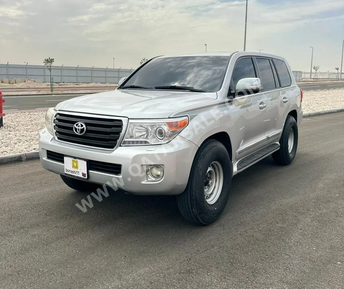 تويوتا لاند كروزر جي اكس 2012 اوتوماتيك 466,230 كم 6 سلندر دفع رباعي اس يو في فضي