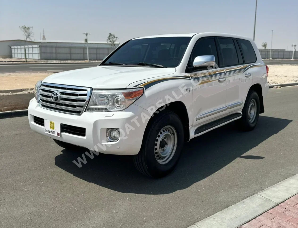 تويوتا لاند كروزر في اكس ار 2013 اوتوماتيك 307,184 كم 8 سلندر دفع رباعي اس يو في أبيض
