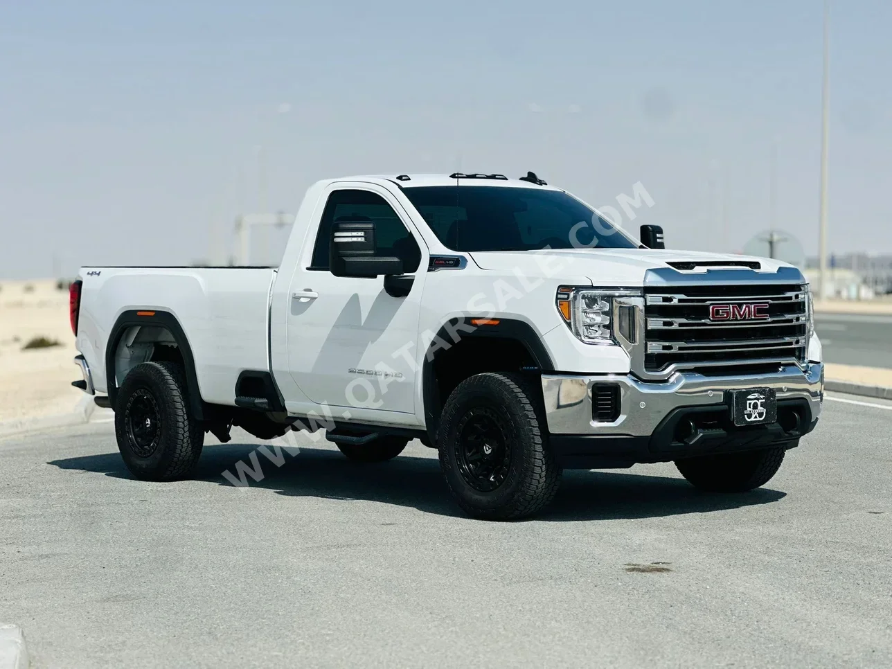 جي ام سي سييرا 2500 HD 2023 اوتوماتيك 119,000 كم 8 سلندر دفع رباعي بيكب أبيض