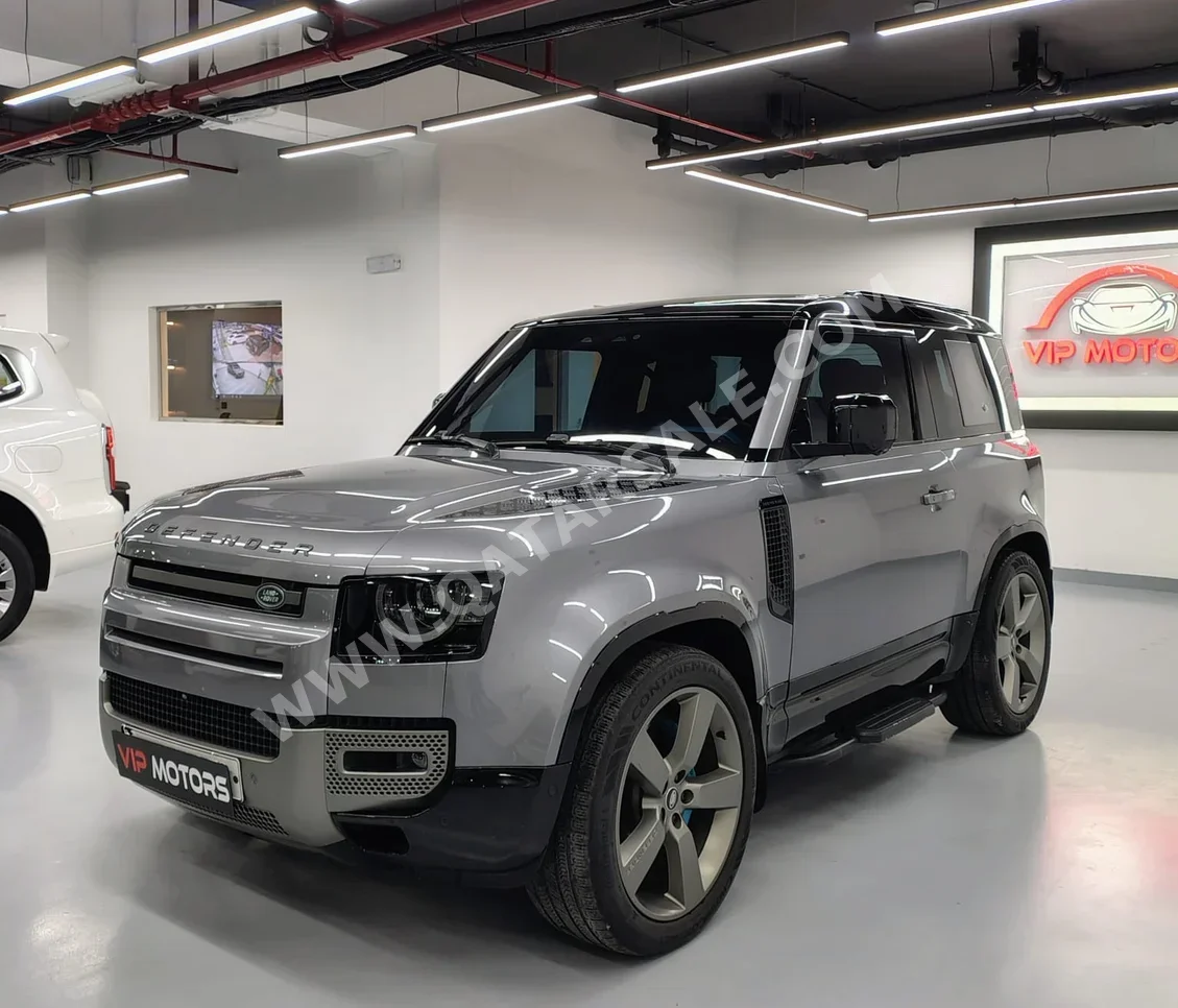 لاند روفر  ديفيندر  90 اتش اس اي  2022  اوتوماتيك  68,000 كم  6 سلندر  دفع رباعي  اس يو في  فضي