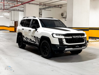 تويوتا  لاند كروزر  جي ار سبورت توين تيربو  2024  اوتوماتيك  64,500 كم  6 سلندر  دفع رباعي  اس يو في  أبيض