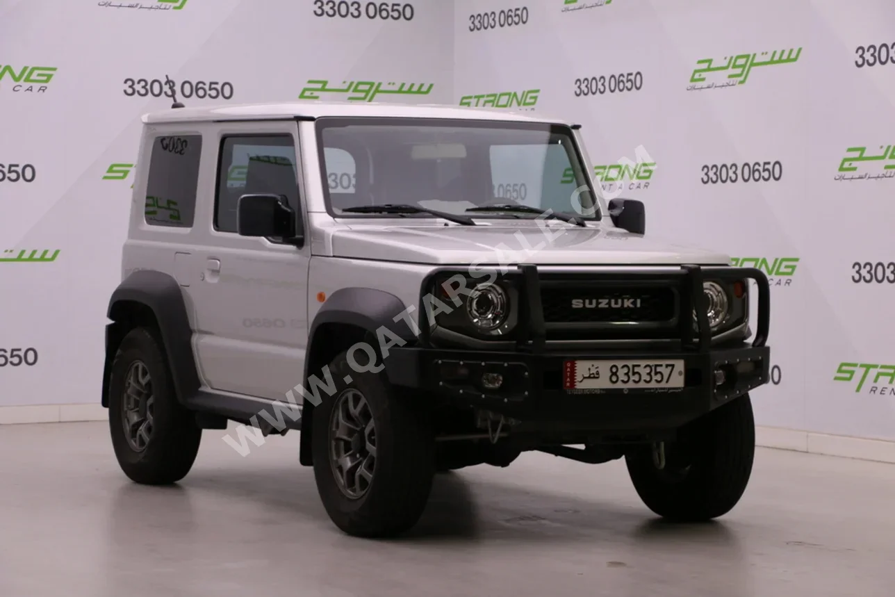 سوزوكي  جمني  2025  اوتوماتيك  15,000 كم  4 سلندر  دفع رباعي  اس يو في  فضي  تحت الضمان