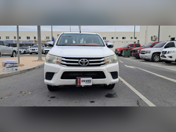 Toyota  Hilux  2017  Manual  303,000 Km  4 Cylinder  Four Wheel Drive (4WD)  Pick Up  White