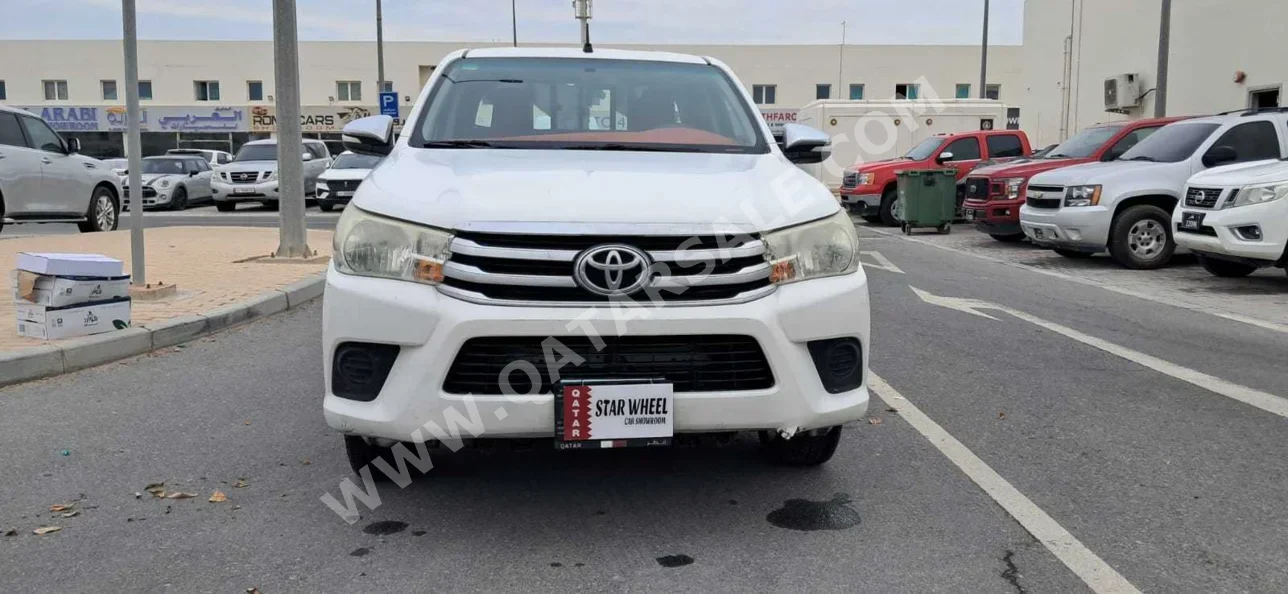 Toyota  Hilux  2017  Manual  303,000 Km  4 Cylinder  Four Wheel Drive (4WD)  Pick Up  White