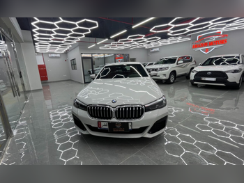 بي ام دبليو  الفئة - الخامسة  520i  2022  اوتوماتيك  74,000 كم  4 سلندر  دفع خلفي  سيدان  أبيض