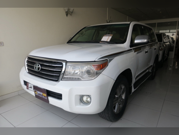 Toyota  Land Cruiser  GXR  2015  Automatic  200,000 Km  6 Cylinder  Four Wheel Drive (4WD)  SUV  White