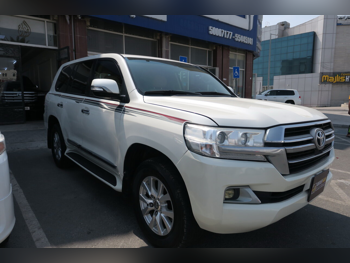 تويوتا  لاند كروزر  جي اكس  2011  اوتوماتيك  349,000 كم  6 سلندر  دفع رباعي  اس يو في  أبيض