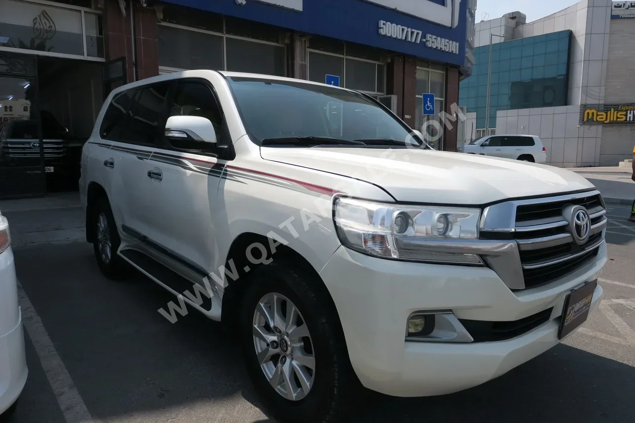 تويوتا لاند كروزر جي اكس 2011 اوتوماتيك 349,000 كم 6 سلندر دفع رباعي اس يو في أبيض