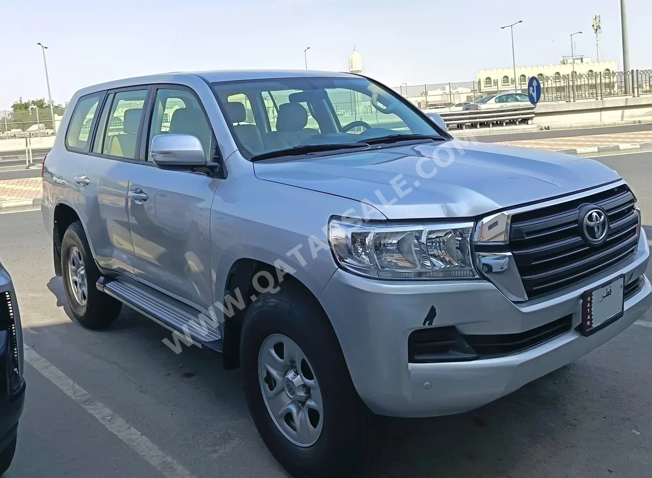 Toyota Land Cruiser GX 2017 Automatic 263,000 Km 6 Cylinder Four Wheel Drive (4WD) SUV Silver