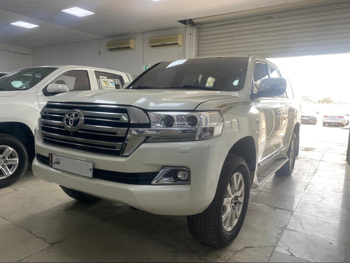 Toyota  Land Cruiser  VXR  2017  Automatic  226,000 Km  8 Cylinder  Four Wheel Drive (4WD)  SUV  White