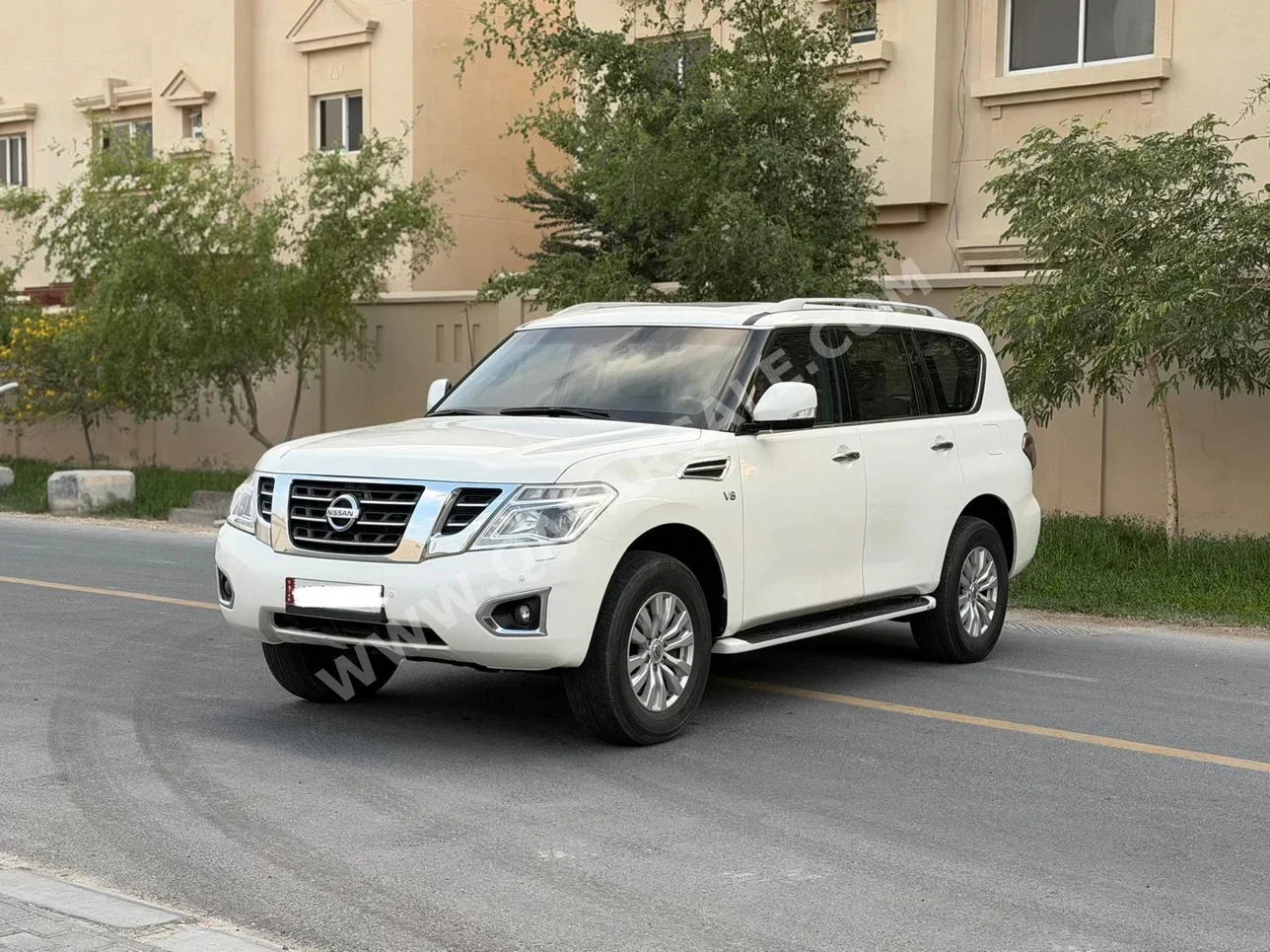 نيسان باترول اس اي 2015 اوتوماتيك 120,000 كم 8 سلندر دفع رباعي اس يو في أبيض