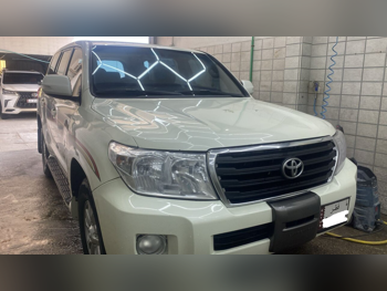Toyota  Land Cruiser  GX  2012  Automatic  497,000 Km  6 Cylinder  Four Wheel Drive (4WD)  SUV  White