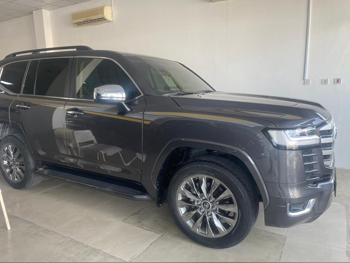 Toyota  Land Cruiser  VX  2022  Automatic  31,000 Km  6 Cylinder  Four Wheel Drive (4WD)  SUV  Gray  With Warranty