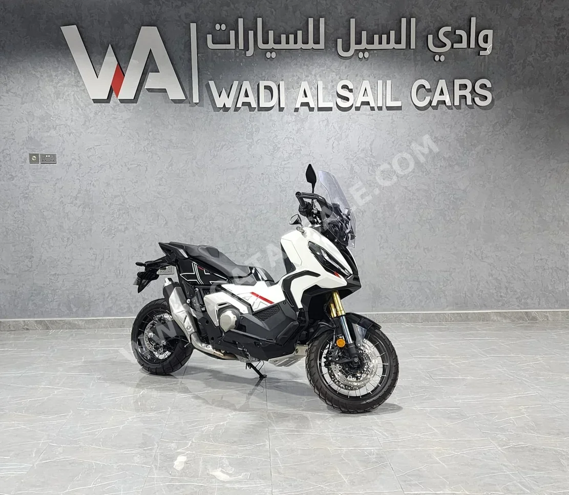 HONDA  X-ADV -  2023 - Color White