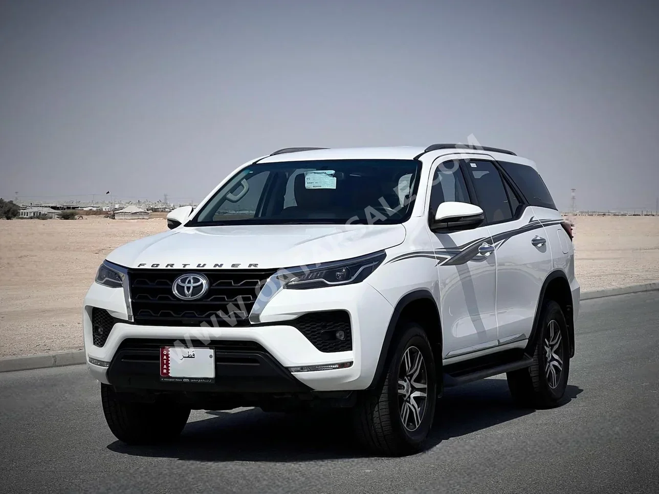 تويوتا فورشنر 2024 اوتوماتيك 222,800 كم 4 سلندر دفع رباعي اس يو في أبيض