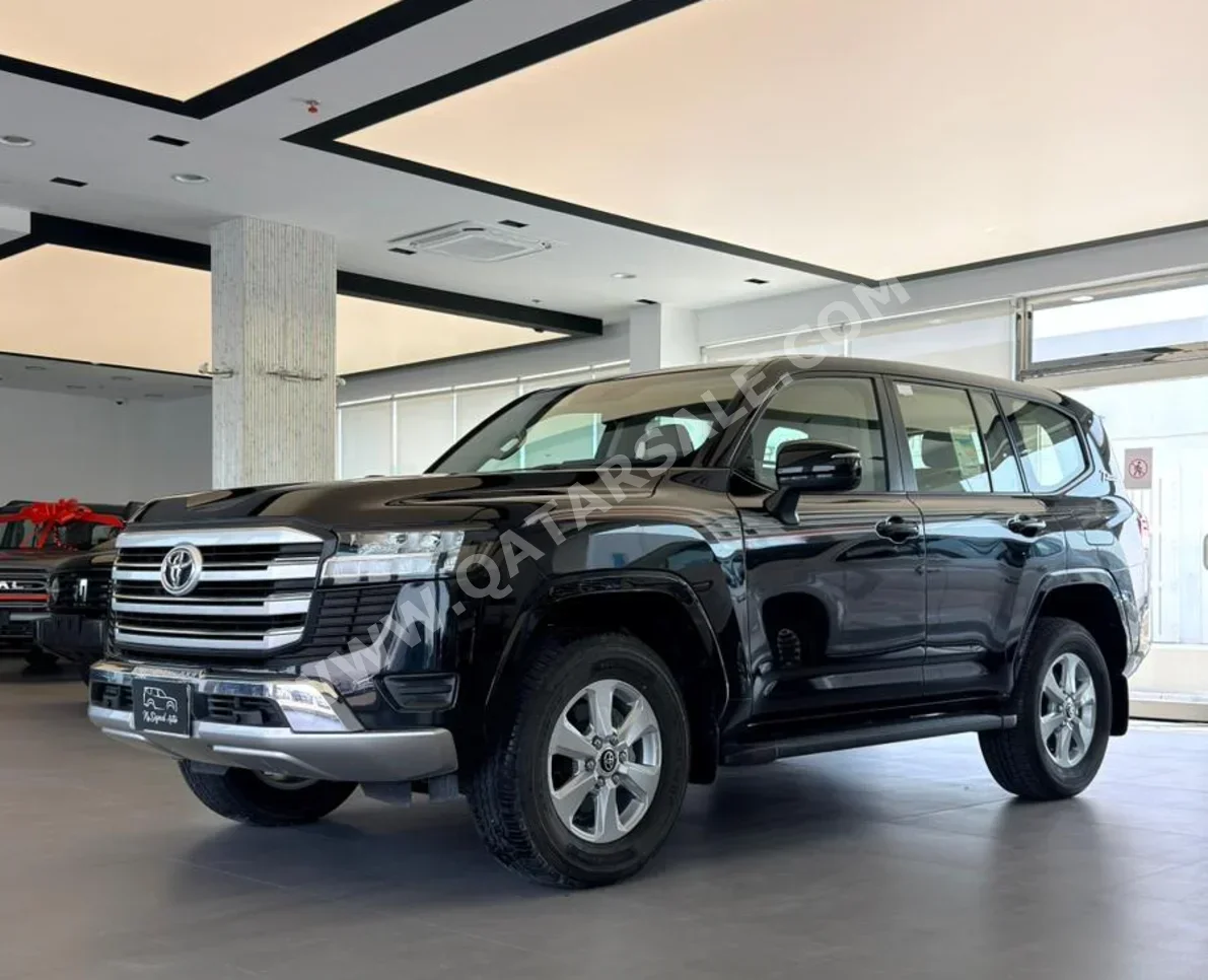 تويوتا لاند كروزر جي اكس ار 2022 اوتوماتيك 90,000 كم 6 سلندر دفع رباعي اس يو في أسود