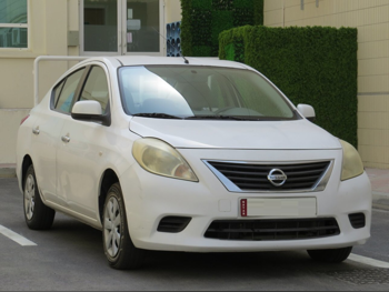 نيسان  صني  2013  اوتوماتيك  186,000 كم  4 سلندر  سحب امامي  سيدان  أبيض