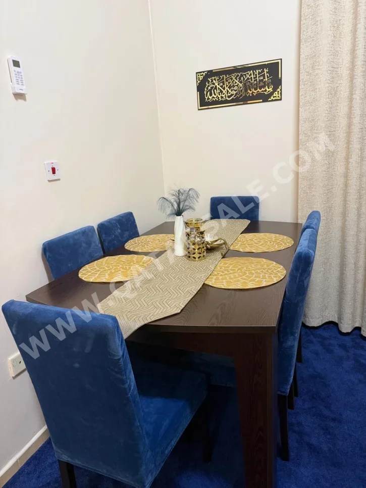 طاولة طعام مع كراسي  - ايكيا  - بنى  - تركيا  - 6 مقاعد